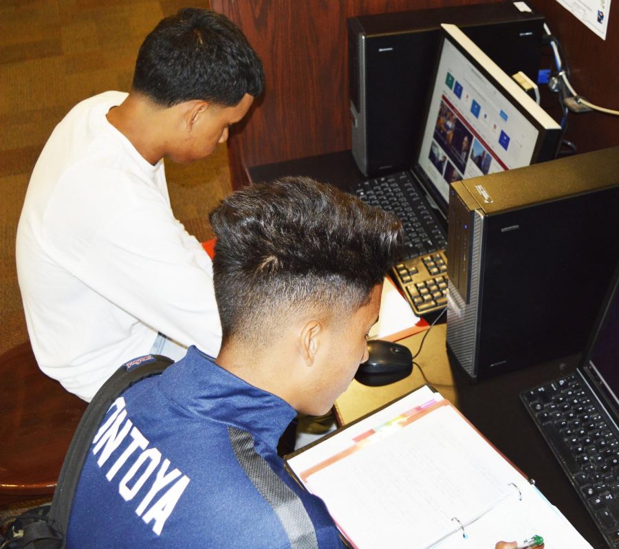 Soccer players Franklin Montoya (right) and Rafael Zuniga (left) putting time aside to study.