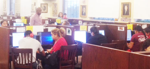 MDC representatives helping students complete their fafsa application.