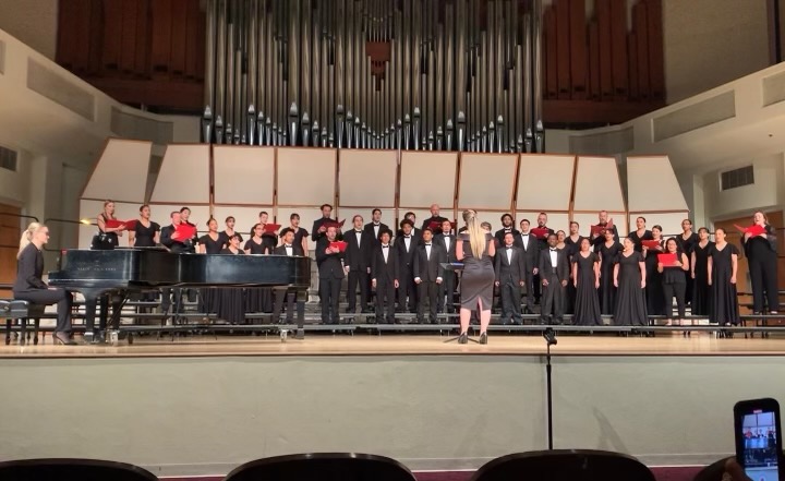 Miami Highs Chorus at the FIU choral concert alongside professional choir Seraphic Fire. 