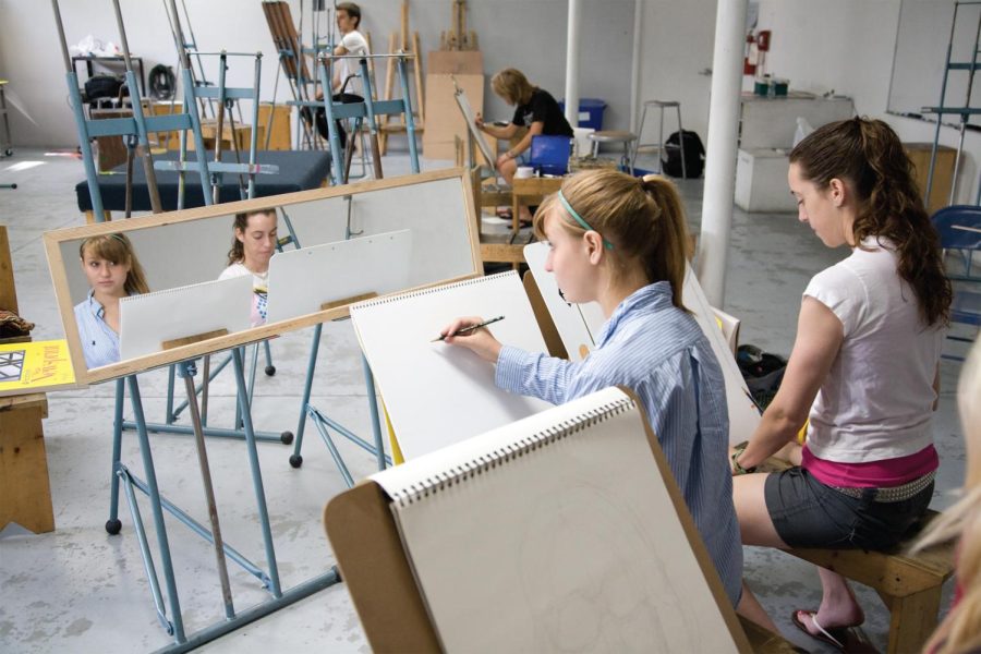 A class at Ringling College of Art & Design.
(Picture from: https://www.prweb.com/releases/2013/4/prweb10669350.htm)