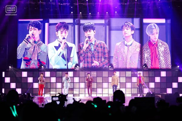 SHINee at their V World Tour in Taipei, Tawain 2017
From the left, Onew, Key, Jonghyun, Minho, Taemin