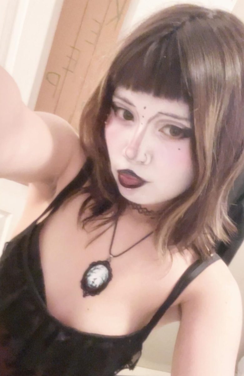 Jezelle Mejia posing with a casual Gothic look. 